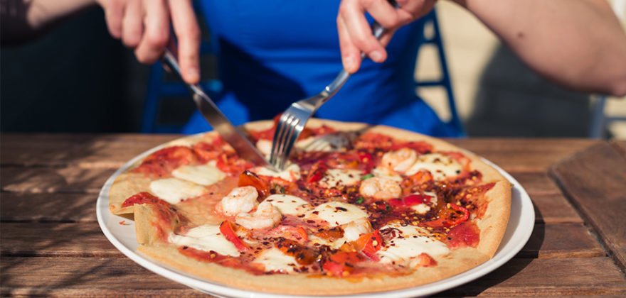 cutting-pizza